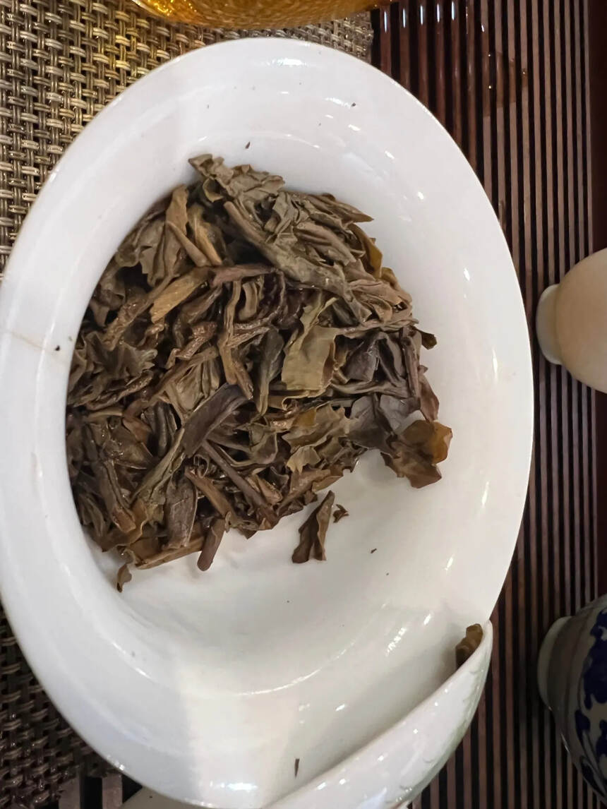 06年勐海七子饼茶傣叶生茶，勐海县公安局内部用茶，采
