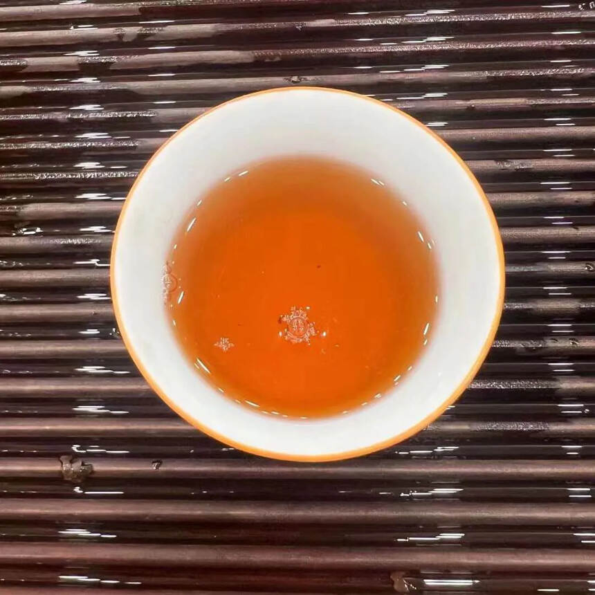 ??2004南乔班章有机茶，香气独特，茶香足，茶气刚
