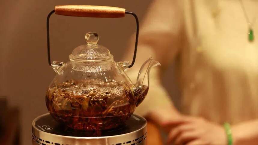 老白茶为什么最适合煮着喝？