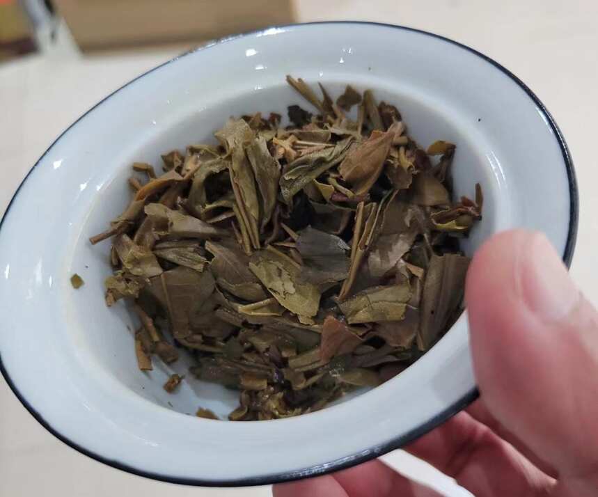 一杯茶里的小幸福 怎样辨别普洱茶老茶？