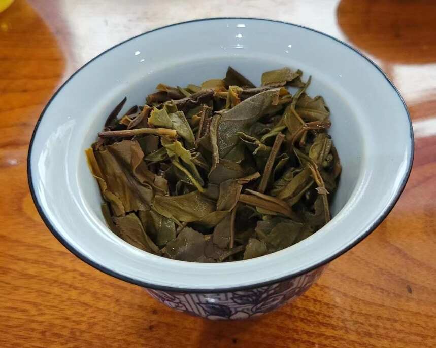 一杯茶里的小幸福 怎样辨别普洱茶老茶？