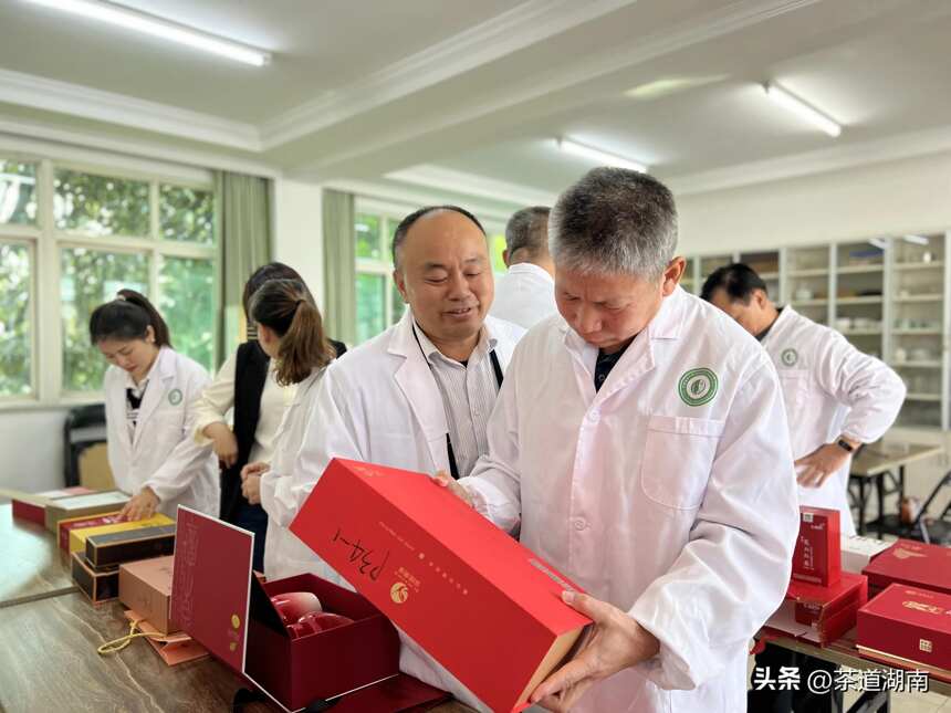 湖南红茶“十大制茶工匠”、“十大产品品牌”专家评审会举行