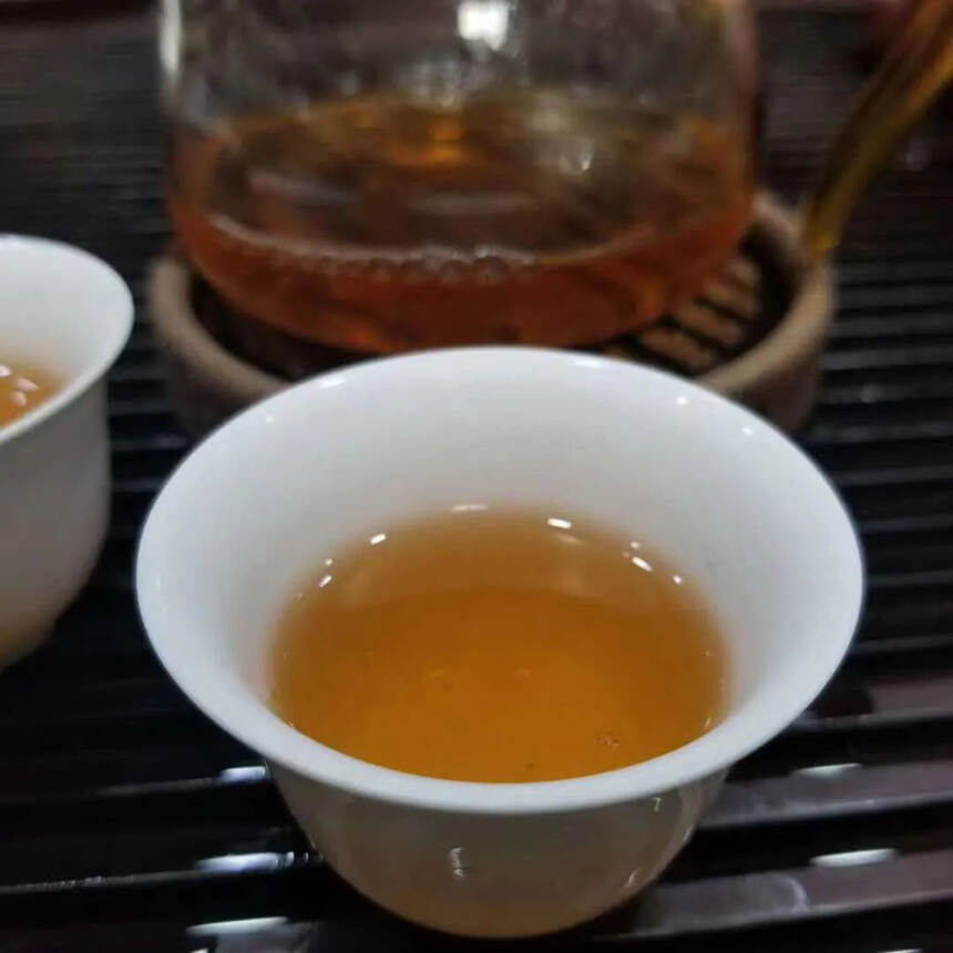 ??极品老茶高香 02年班章中茶绿印生茶，有喉韵，甜