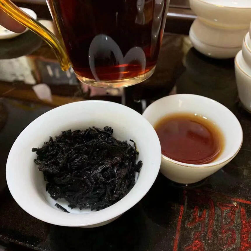 ??98年中茶紫天饼熟茶，茶香足，茶气刚猛，苦涩度稍