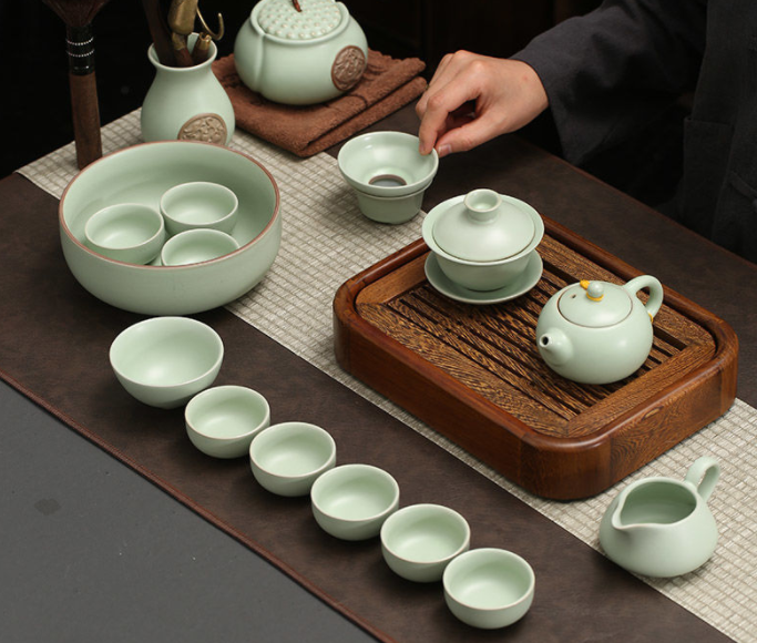 “满身裂纹”的汝窑茶具，为何会这么受欢迎？原因有这3点