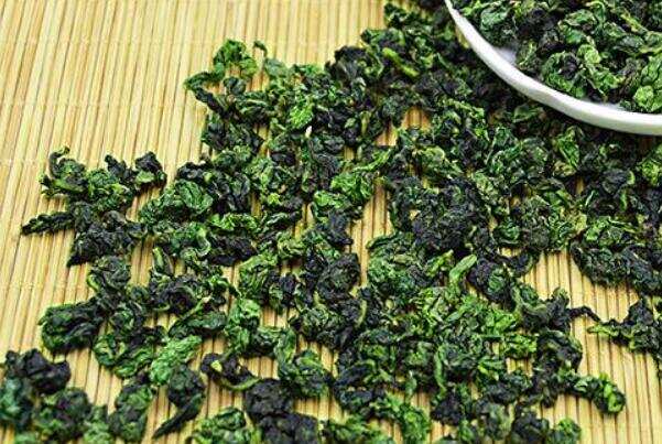 乌龙茶属于什么茶：半发酵茶，分解脂肪、减肥健美