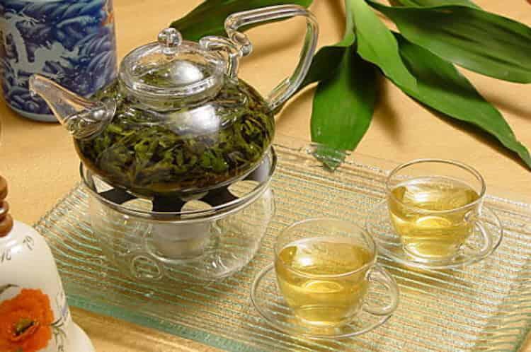 绿茶和乌龙茶哪个适合女人喝_绿茶和乌龙茶哪个减肥效果好