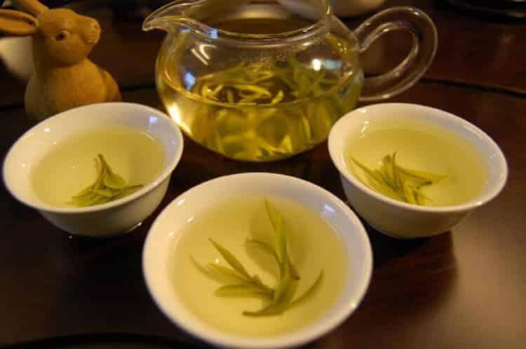 40岁女人适合喝什么茶最好_绿茶/黄茶/白茶等