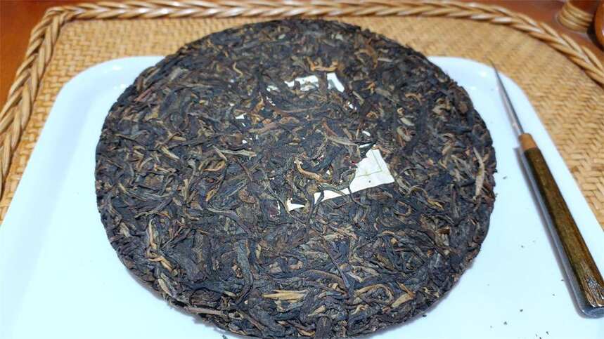 2011年红乐邦东云海普洱茶生茶400克饼茶品评