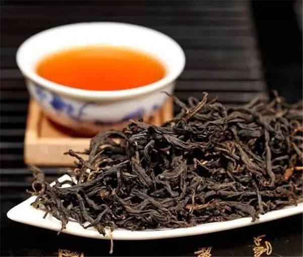 黑砖茶和花砖茶区分（1分钟彻底分清黑茶和花砖茶）