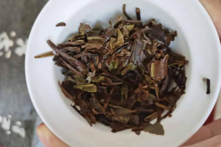 白茶大概多少钱_400元一斤的白茶贵吗？