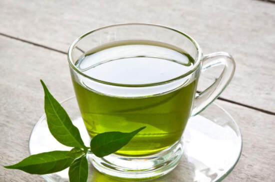 夏天喝红茶还是喝绿茶比较好