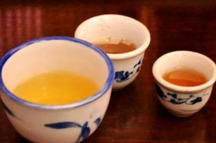女人为什么喝茶容易老_饮用过量经期喝茶睡前喝茶喜好浓茶等
