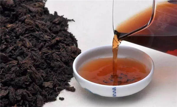 怎样看黑茶汤色（评审黑茶汤色之美）