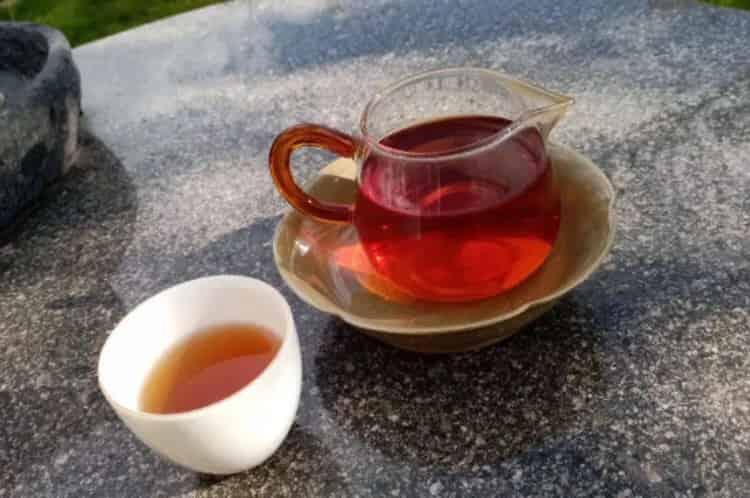 喝完茶舌头涩是好茶吗_喝茶后舌头发涩是好茶吗？