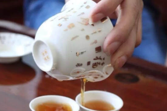 盖碗怎么泡红茶