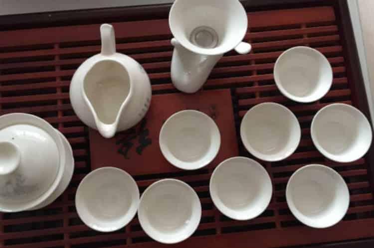 一张图教会你摆放茶具_标准茶具摆放的方法