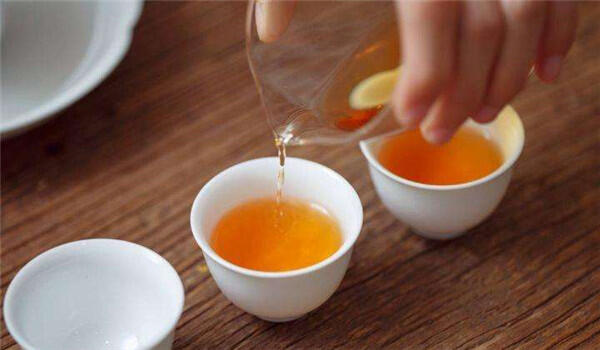 冬天喝红茶好还是绿茶好_绿茶好（绿茶解腻效果好）