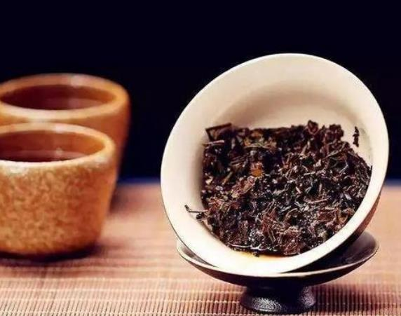 慢性胃溃疡适合喝黑茶吗？