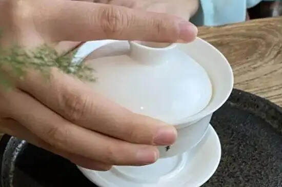 泡茶盖碗多大合适_标准泡茶盖碗有多大？