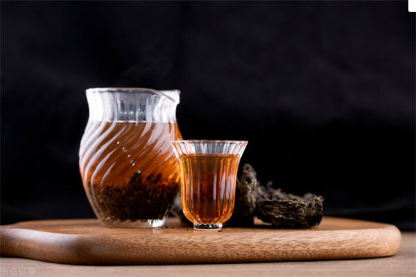 黑茶之新茶与老茶的区别（存新茶喝老茶）