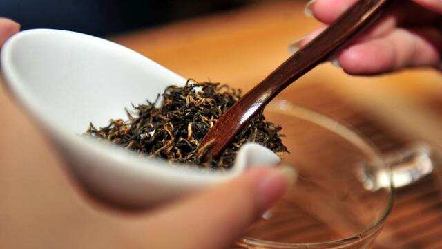 泡红茶用多少度水温最好？
