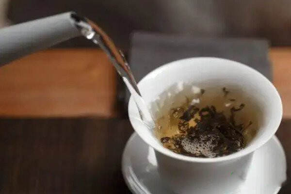 红茶水温多少度合适_红茶冲泡的水温是多少度最好