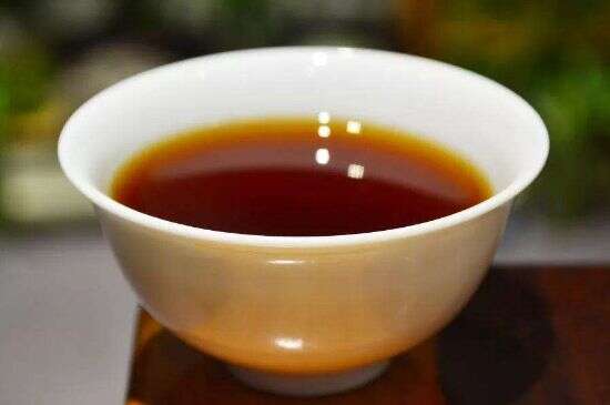 茶叶和水一直泡着好吗_茶叶泡几个小时不能喝？