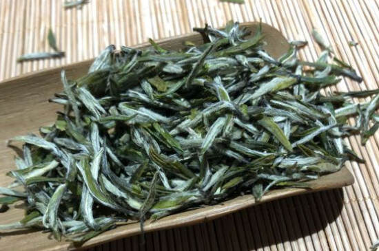 绿茶炒茶叶放什么添加剂_炒绿茶的时候要添加什么吗？