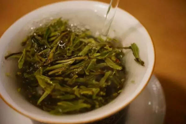 白茶是绿茶吗_白茶属于什么茶类