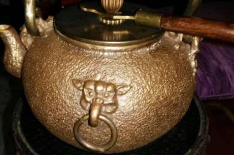 铜壶和铁壶哪个煮水口感好_铜壶煮水好还是铁壶煮水好？