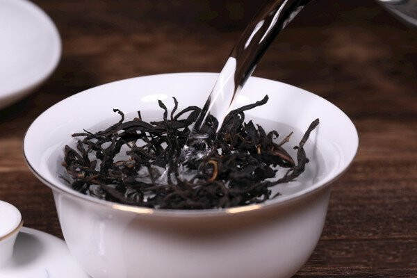 普洱茶生茶和熟茶的区别和作用_怎样区分生普洱茶和熟普洱茶