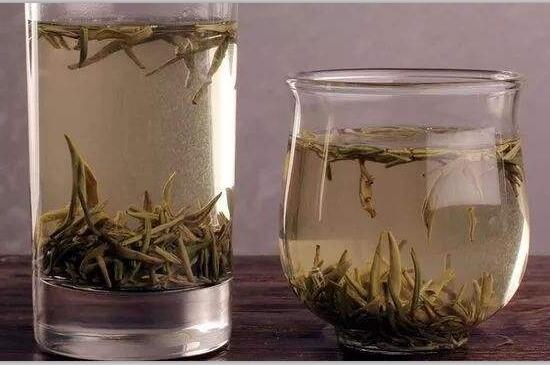 西湖龙井茶毫和发霉区别图片，长霉的龙井茶叶会是什么样？