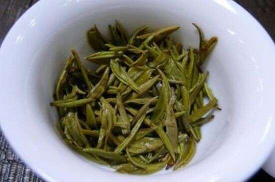中国四大黄黄茶的代表名茶是？