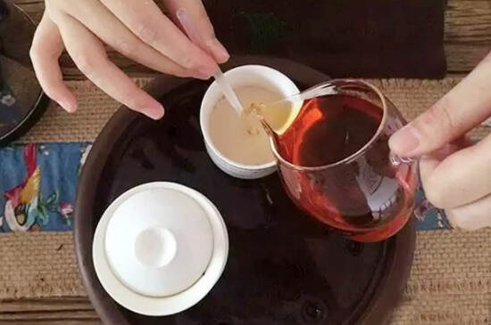 女人喝黑茶好处太多了_女性喝黑茶的好处和坏处