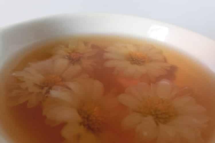 喝菊花茶有什么效果_女人长期喝菊花茶好吗？