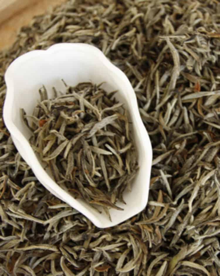 白茶的功效与作用 夏天防暑多喝白茶
