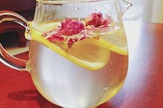柠檬玫瑰花茶能减肥吗_柠檬加玫瑰花茶能减肥肚子吗？