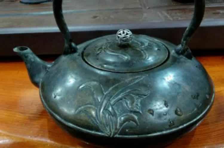 铜壶和铁壶哪个煮水口感好_铜壶煮水好还是铁壶煮水好？
