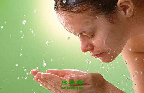 【茶功效】用绿茶洗脸洗澡的功效