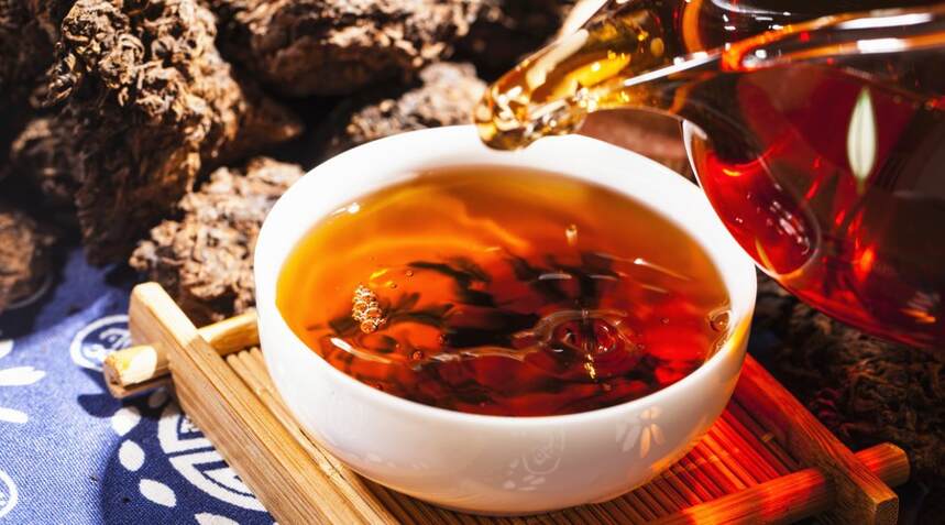 空腹喝红茶的危害，会影响脾胃健康！