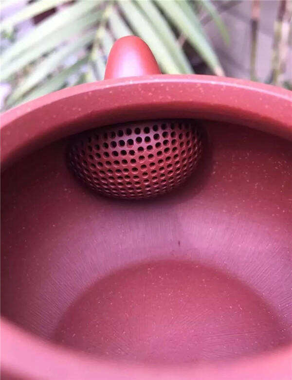 为什么老紫砂壶里边壶嘴是独孔
