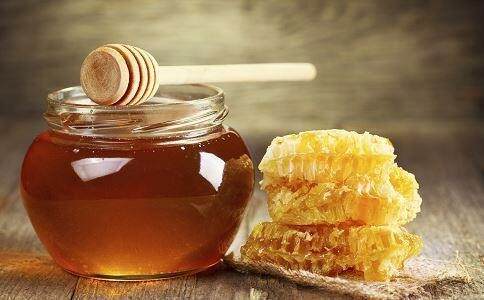 红茶蜂蜜水的功效主要有哪些？