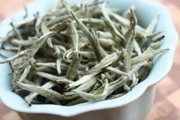 白茶属于什么茶的系列_白茶属于绿茶吗