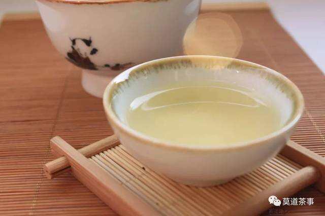 跟散白茶相比，白茶茶饼有哪些优缺点？