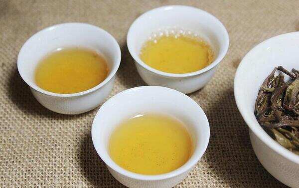 普洱茶生茶熟茶区别，茶色、汤色、茶味、叶底、功效不同