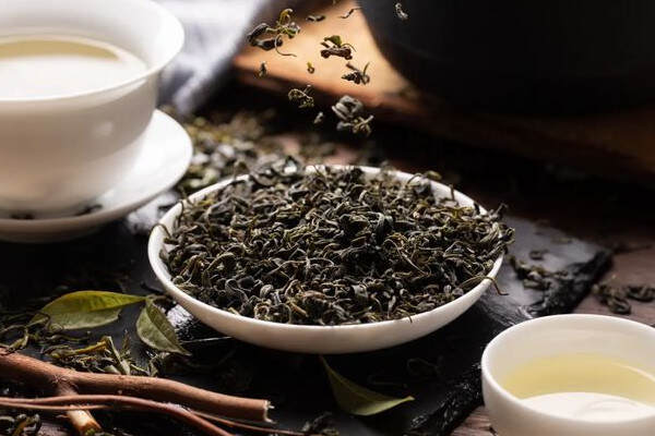白茶是属于红茶还是属于绿白茶是发酵茶吗