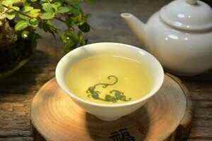云南昌宁：第一批春茶上市 茶价上涨茶农乐