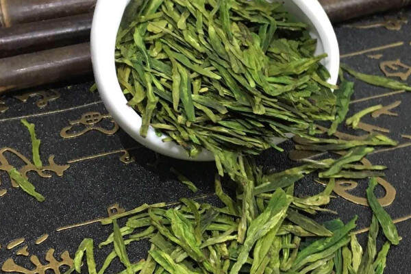 西湖龙井是红茶还是绿西湖龙井属于绿茶吗？
