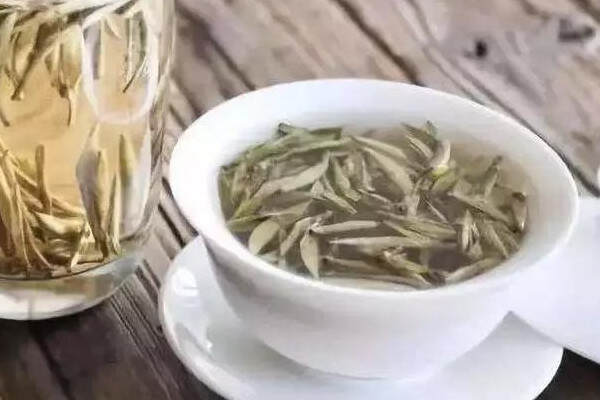 白茶是凉性还是热性_白茶适合啥季节喝